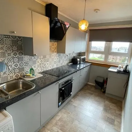 شقة West End Hidden Gem - Modern 2-bedroom With Residents Patio *