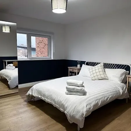 Apartment 3 Bedroom/3 Bathroom Large Flat Near Ovo Hydro