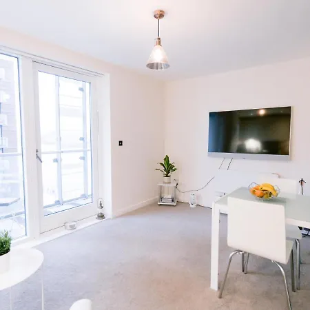 3/5 - New 1-bed At Harbour *