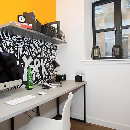 Modern Living At Riverside In The Heart Of * Glasgow