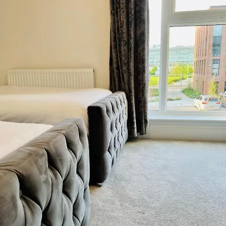 Sec Hydro Executive Triplex Townhouse, Central, 3 Bedrooms/3 Bathrooms, 1 Living Room/kitchen, 3 Floors, Master Bed's Terrace, Main Door, Garden,