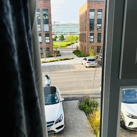 Sec Hydro Executive Triplex Townhouse, Central, 3 Bedrooms/3 Bathrooms, 1 Living Room/kitchen, 3 Floors, Master Bed's Terrace, Main Door, Garden, Glasgow