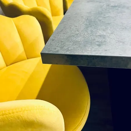 Сasa de vacaciones Glasgow City Central Executive Triplex House, 3 Bedroom 3 Bathrooms 1 Living Room Kitchen - Huge Terrace For Master Bedroom - Private E Parking Lez Congestion Zone Free - Garden - 5 Mins Drive To City Centre Central Station *