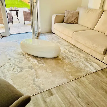 Sec Hydro Executive Triplex Townhouse, Central, 3 Bedrooms/3 Bathrooms, 1 Living Room/kitchen, 3 Floors, Master Bed's Terrace, Main Door, Garden, *