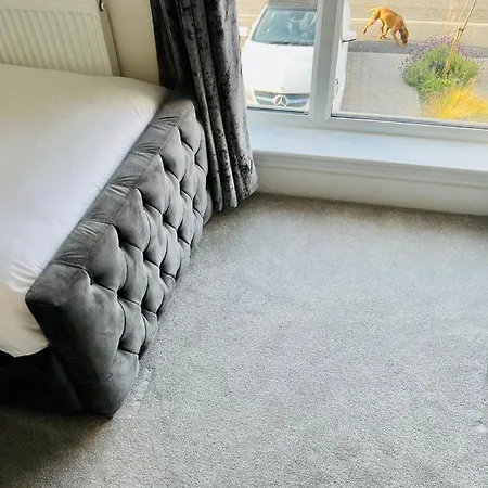 Sec Hydro Executive Triplex Townhouse, Central, 3 Bedrooms/3 Bathrooms, 1 Living Room/kitchen, 3 Floors, Master Bed's Terrace, Main Door, Garden, Ferienhaus Glasgow
