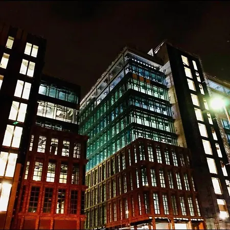 Centre Flat With River Views And Parking * Glasgow