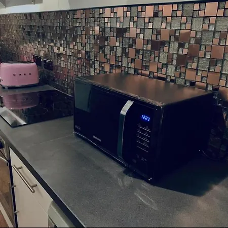 Centre Flat With River Views And Parking * Glasgow