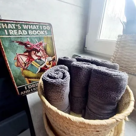 بيت للعطل Spacious 5bed House, Free Parking, No Party ! *