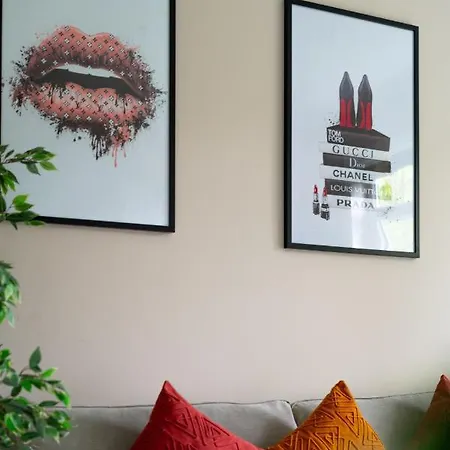 4 Bedrooms Homely House - Sleeps 6 Comfortably With 6 Double Beds,glasgow, Free Street Parking, Business Travellers, Contractors, & Holiday-goers, Near Major Transport Links In & Centre, Perfect For Common Wealth Games 2026 Daire Glasgow