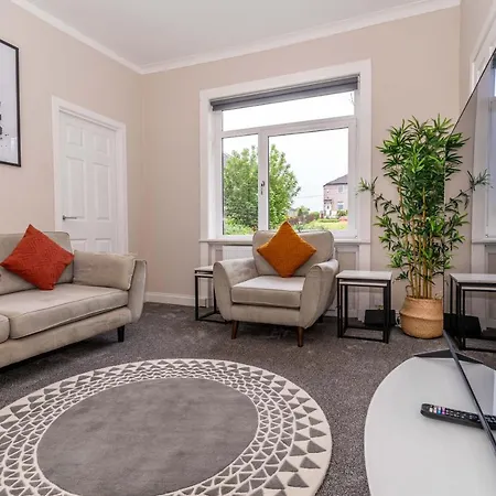 4 Bedrooms Homely House - Sleeps 6 Comfortably With 6 Double Beds,glasgow, Free Street Parking, Business Travellers, Contractors, & Holiday-goers, Near Major Transport Links In & Centre, Perfect For Common Wealth Games 2026 * 格拉斯哥