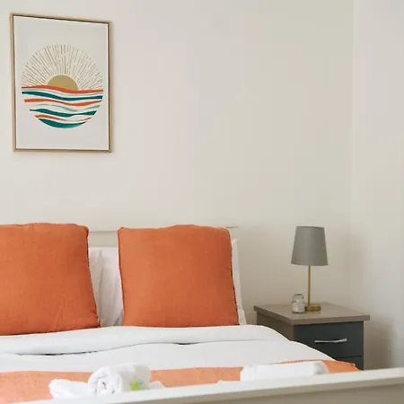 1 Bdr By Caledonia Luxe Short Lets & Serviced *