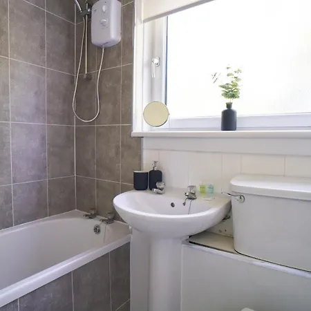 1 Bdr By Caledonia Luxe Short Lets & Serviced Daire