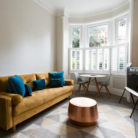 Pass The Keys Per7 Fm 1 Bed Ground Floor Flat Near Cessnock Subway Глазго
