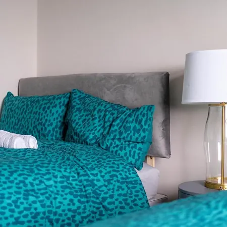 4 Bedrooms Homely House - Sleeps 6 Comfortably With 6 Double Beds,glasgow, Free Street Parking, Business Travellers, Contractors, & Holiday-goers, Near Major Transport Links In & Centre, Perfect For Common Wealth Games 2026 公寓