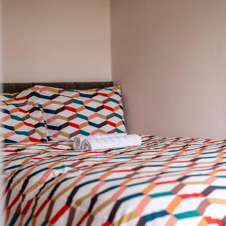 4 Bedrooms Homely House - Sleeps 6 Comfortably With 6 Double Beds,glasgow, Free Street Parking, Business Travellers, Contractors, & Holiday-goers, Near Major Transport Links In & Centre, Perfect For Common Wealth Games 2026 公寓