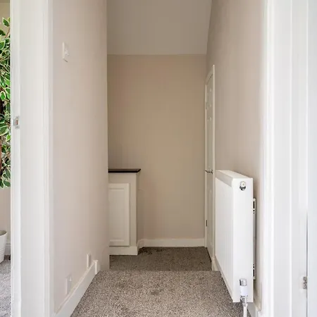 4 Bedrooms Homely House - Sleeps 6 Comfortably With 6 Double Beds,glasgow, Free Street Parking, Business Travellers, Contractors, & Holiday-goers, Near Major Transport Links In & Centre, Perfect For Common Wealth Games 2026 *