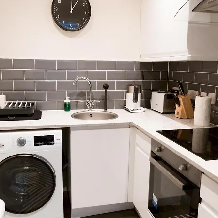 Pass The Keys Per7 Fm 1 Bed Ground Floor Flat Near Cessnock Subway