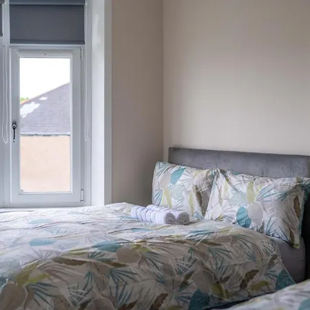 4 Bedrooms Homely House - Sleeps 6 Comfortably With 6 Double Beds,glasgow, Free Street Parking, Business Travellers, Contractors, & Holiday-goers, Near Major Transport Links In & Centre, Perfect For Common Wealth Games 2026 * Глазго