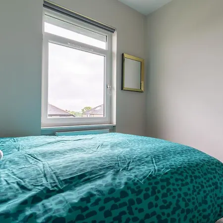 4 Bedrooms Homely House - Sleeps 6 Comfortably With 6 Double Beds,glasgow, Free Street Parking, Business Travellers, Contractors, & Holiday-goers, Near Major Transport Links In & Centre, Perfect For Common Wealth Games 2026 * 格拉斯哥