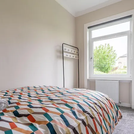 4 Bedrooms Homely House - Sleeps 6 Comfortably With 6 Double Beds,glasgow, Free Street Parking, Business Travellers, Contractors, & Holiday-goers, Near Major Transport Links In & Centre, Perfect For Common Wealth Games 2026 公寓