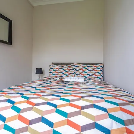 Apartment Homely House: 4-bedroom Comfort Near Centre Glasgow