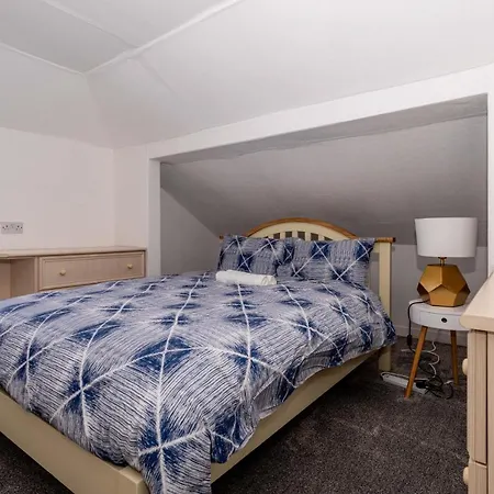 4 Bedrooms Homely House - Sleeps 6 Comfortably With 6 Double Beds,glasgow, Free Street Parking, Business Travellers, Contractors, & Holiday-goers, Near Major Transport Links In & Centre, Perfect For Common Wealth Games 2026 格拉斯哥