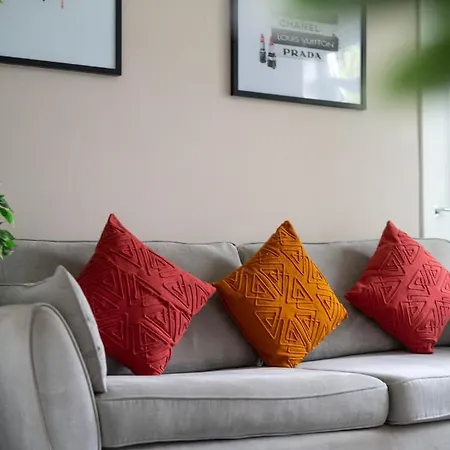 Homely House: 4-bedroom Comfort Near Centre Apartment Glasgow