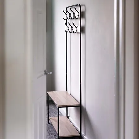 4 Bedrooms Homely House - Sleeps 6 Comfortably With 6 Double Beds,glasgow, Free Street Parking, Business Travellers, Contractors, & Holiday-goers, Near Major Transport Links In & Centre, Perfect For Common Wealth Games 2026 Glasgow