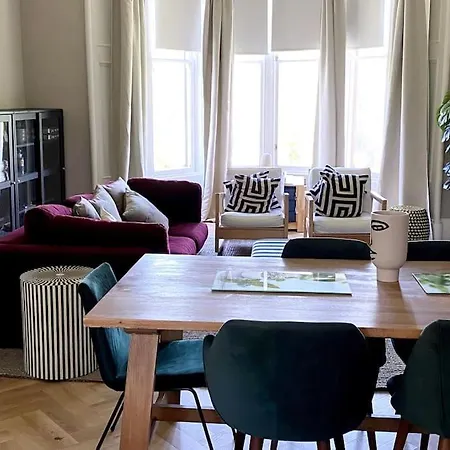 Stunning 3 Bedroom Victorian Near Pollok Country Park Lejlighed