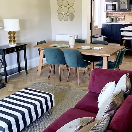 Stunning 3 Bedroom Victorian Near Pollok Country Park 글라스고
