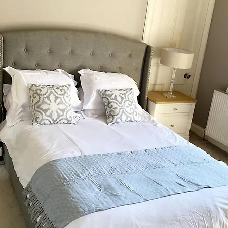 Stunning 3 Bedroom Victorian Near Pollok Country Park 글라스고
