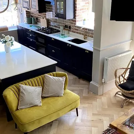 Stunning 3 Bedroom Victorian Near Pollok Country Park Lejlighed *