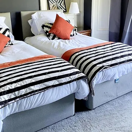 Stunning 3 Bedroom Victorian Near Pollok Country Park *