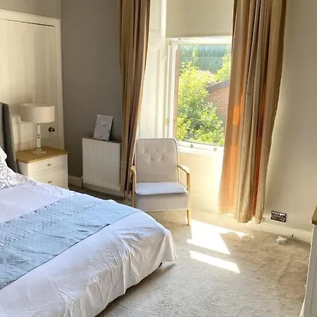 Stunning 3 Bedroom Victorian Near Pollok Country Park