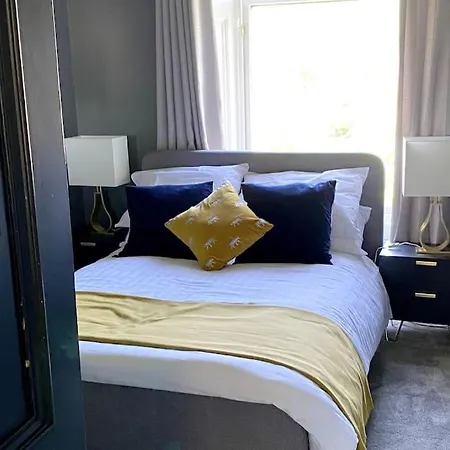 Lägenhet Stunning 3 Bedroom Victorian Near Pollok Country Park *