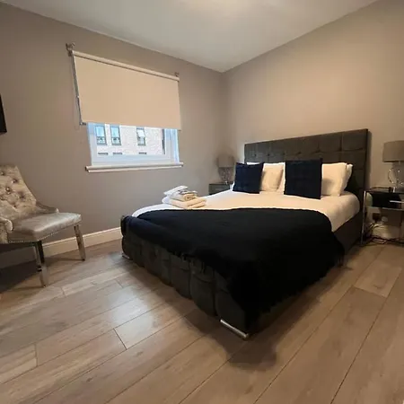 Appartamento 2 Bedroom At Secc Hydro Free Parking *