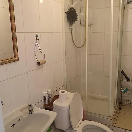 בית הארחה House Share Private Double Bedroom Braid St Near Centre