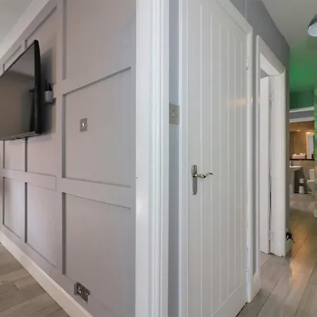 2 Bedroom At Secc Hydro Free Parking *