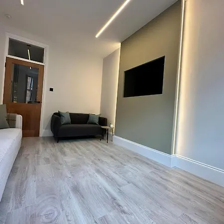 West End Tenement Apartment Glasgow