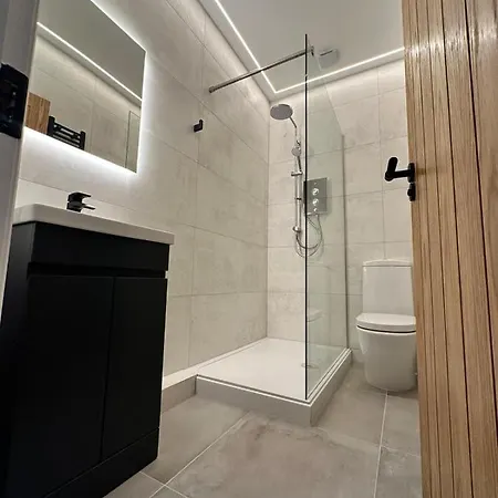 West End Tenement 아파트 *