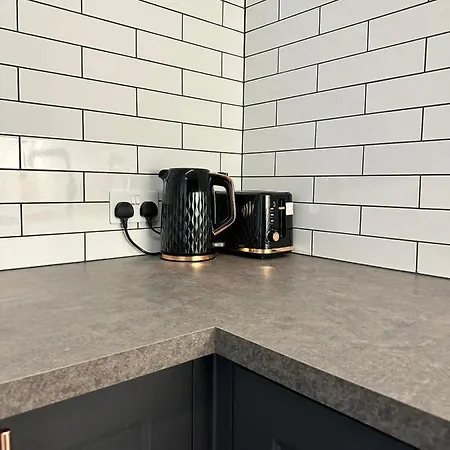 West End Tenement 아파트 *