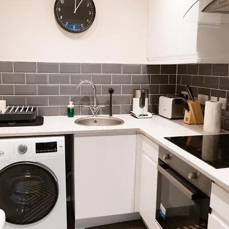 Appartamento Per7-fm - 1 Bed Ground Floor Flat, Near Cessnock Subway Glasgow
