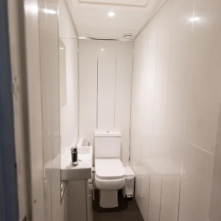 Per7-fm - 1 Bed Ground Floor Flat, Near Cessnock Subway