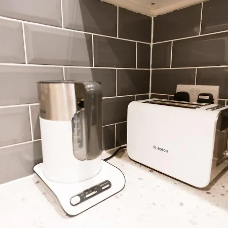 Appartamento Per7-fm - 1 Bed Ground Floor Flat, Near Cessnock Subway *