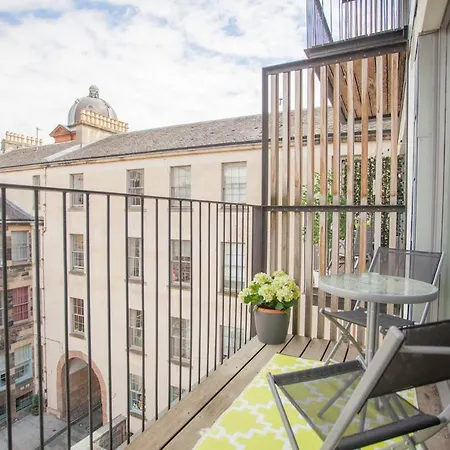 1 Bedroom Flat In The Heart Of Merchant Apartment