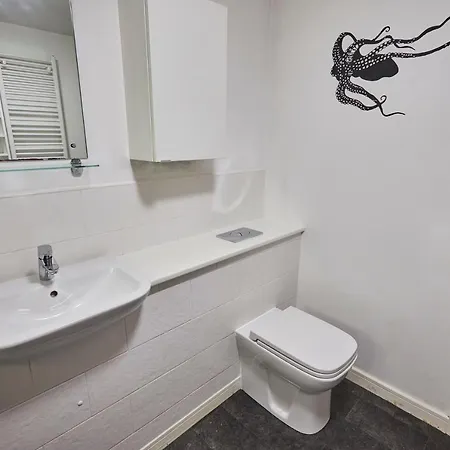 Host & - London Avenue * Glasgow