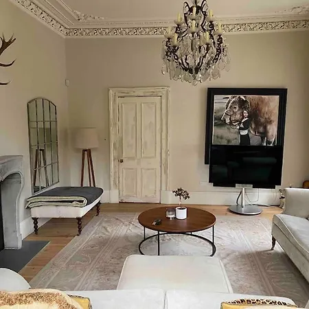 Of Joy - 3 Bedroom With Private Garden *