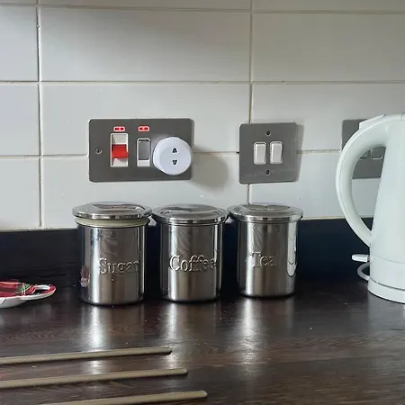 Stunning West End Flat! アパート *