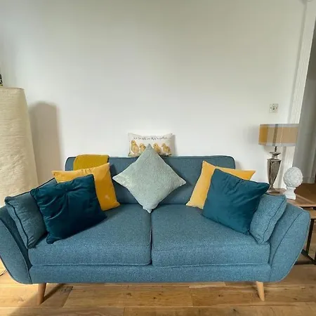 Stunning West End Flat! Lägenhet *