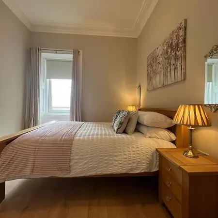 Luxury Victorian Spacious Flat * Glasgow